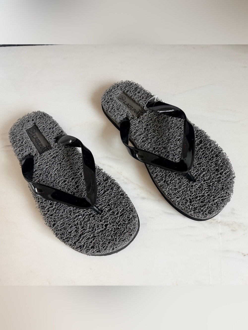 LAGUNA B MEN'S Gray / Black Noodle Mesh Flip Flop
Slipper Sandals
Size S 7 / 8
